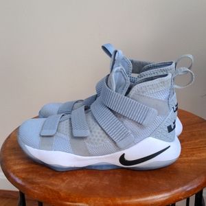 Nike lebron soldier XI basketball shoes